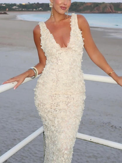 Beautifully Finished Dress in a Timeless Design