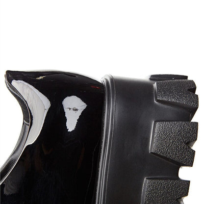 Well Tailored Shoes with a Graceful Silhouette