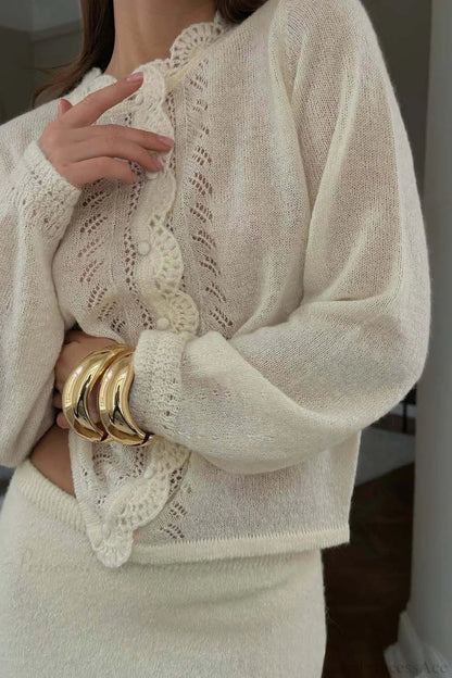 Effortlessly Elegant Cardigan with a Timeless Design