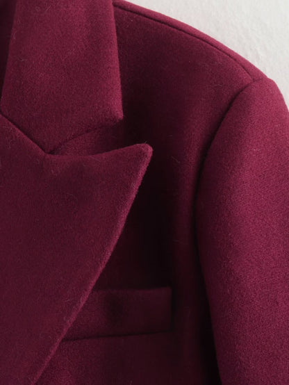 Sophisticated Garment with a Clean Classic Look