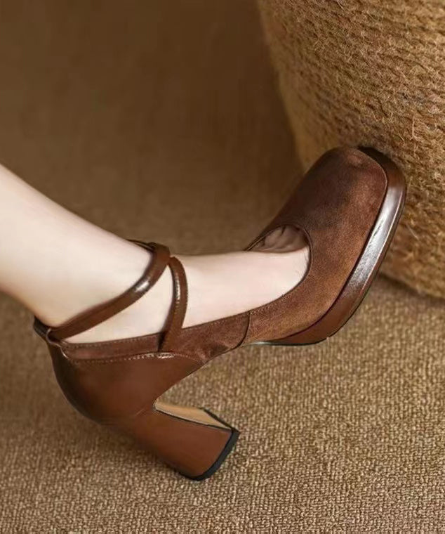 Effortlessly Elegant Heels with a Timeless Design