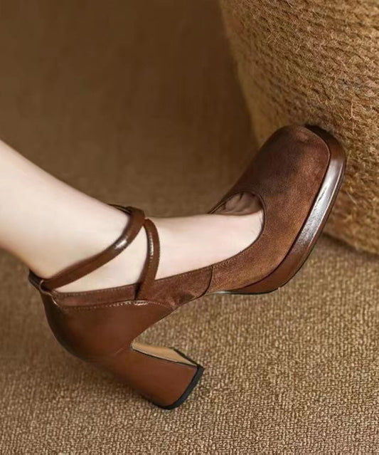 Effortlessly Elegant Heels with a Timeless Design