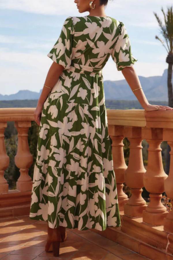 Polished Dress with an Effortless Classic Look
