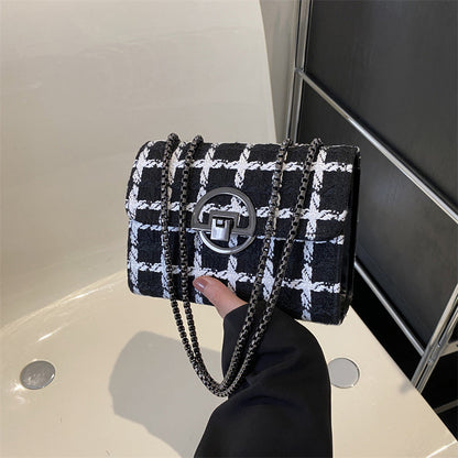 Beautifully Finished Bag in a Timeless Design