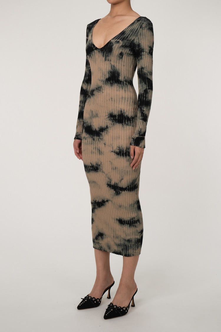 Effortlessly Elegant Sweater with a Timeless Design
