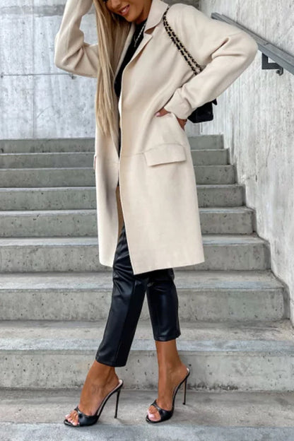 Effortlessly Elegant Coat with a Timeless Design