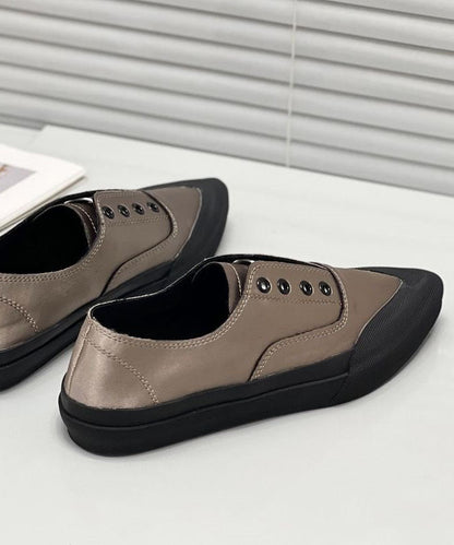 Effortlessly Elegant Shoes with a Timeless Design