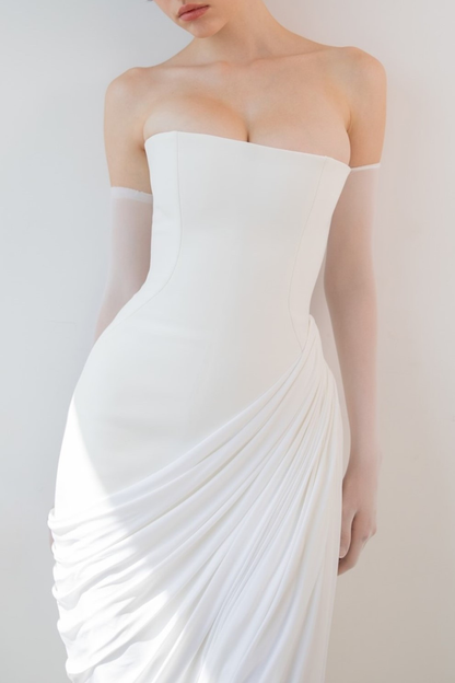 Beautifully Finished Dress in a Timeless Design