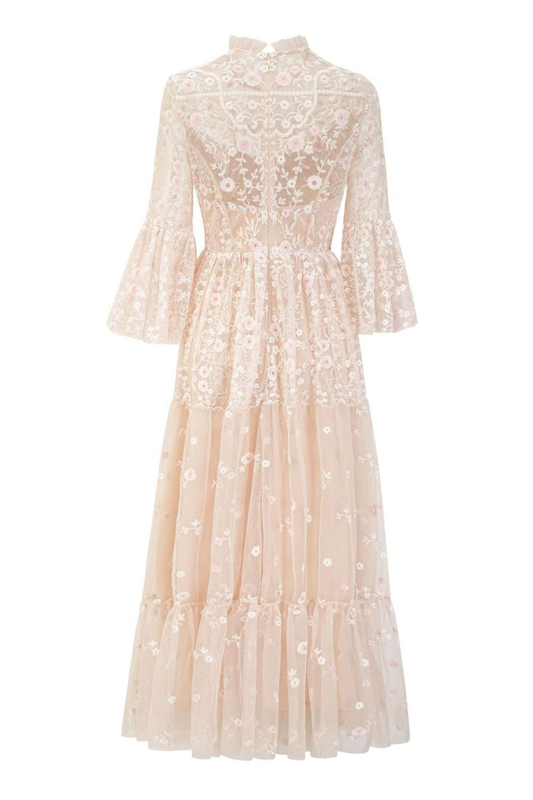 Well Tailored Dress with a Graceful Silhouette