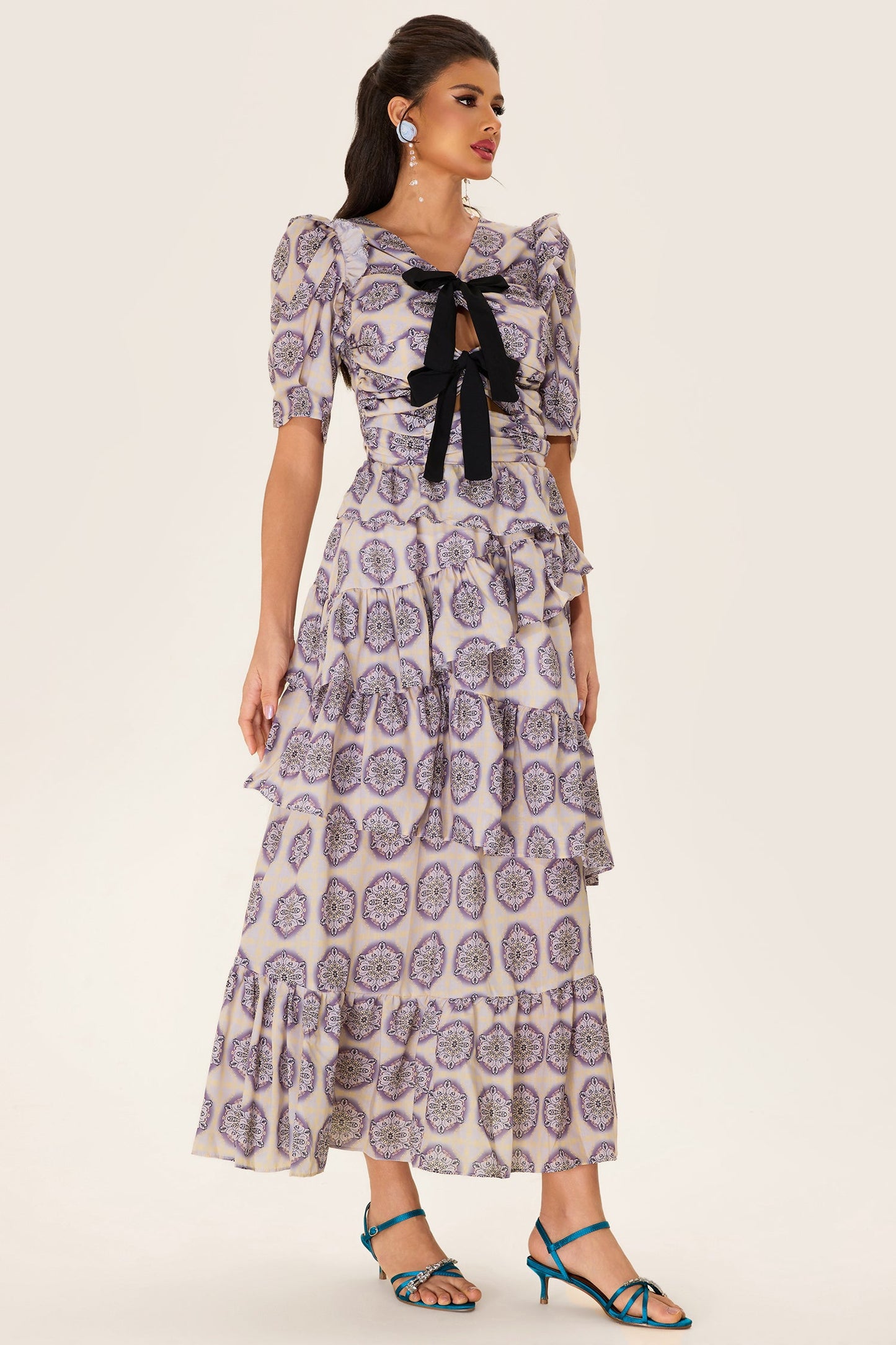 Effortlessly Elegant Dress with a Timeless Design