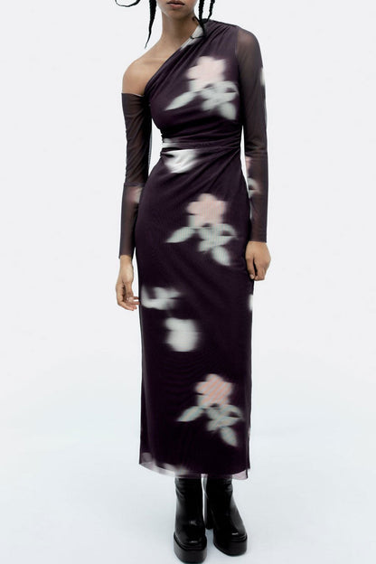 Well Tailored Dress with a Graceful Silhouette