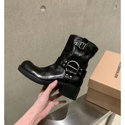 Polished Boots with an Effortless Classic Look