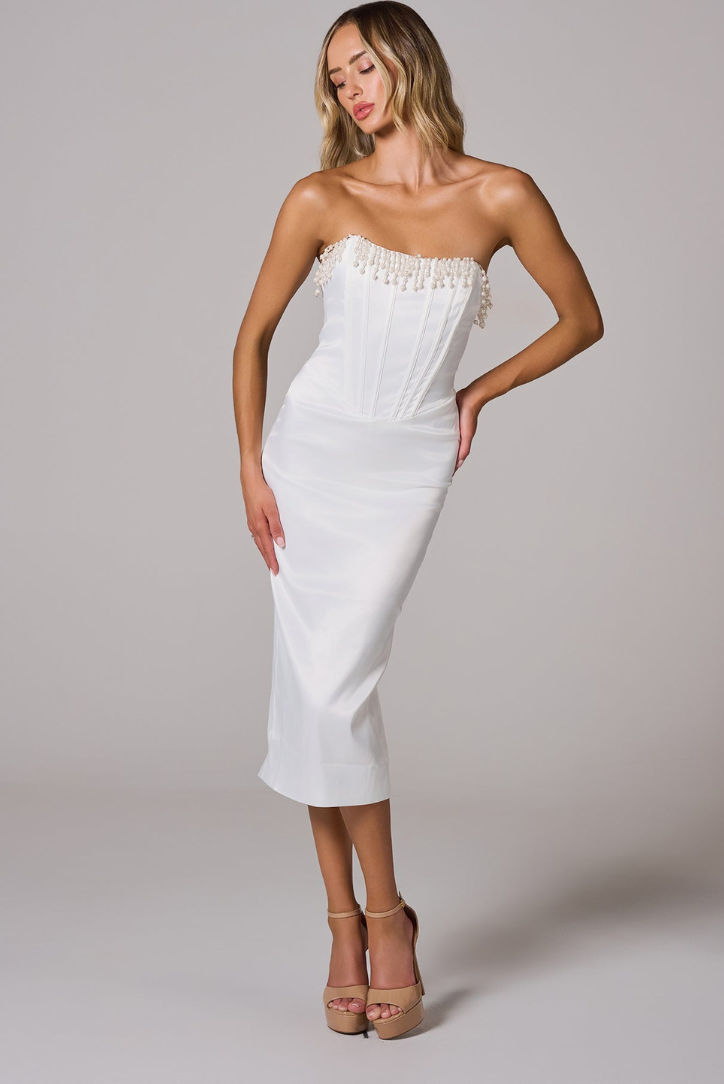 Beautifully Finished Dress in a Timeless Design