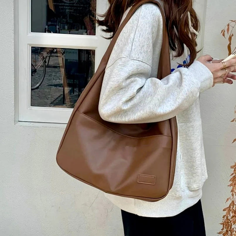 Beautifully Finished Bag in a Timeless Design