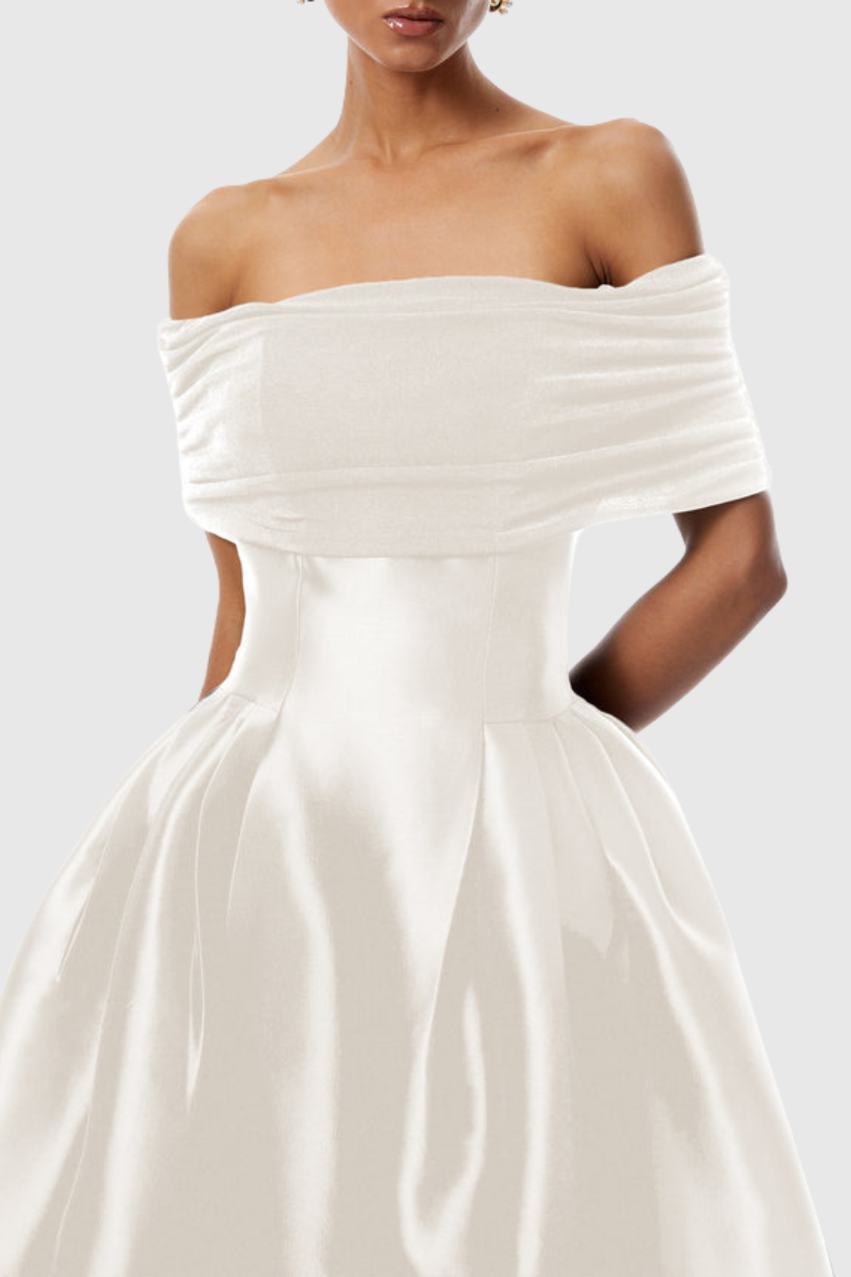 Beautifully Finished Dress in a Timeless Design