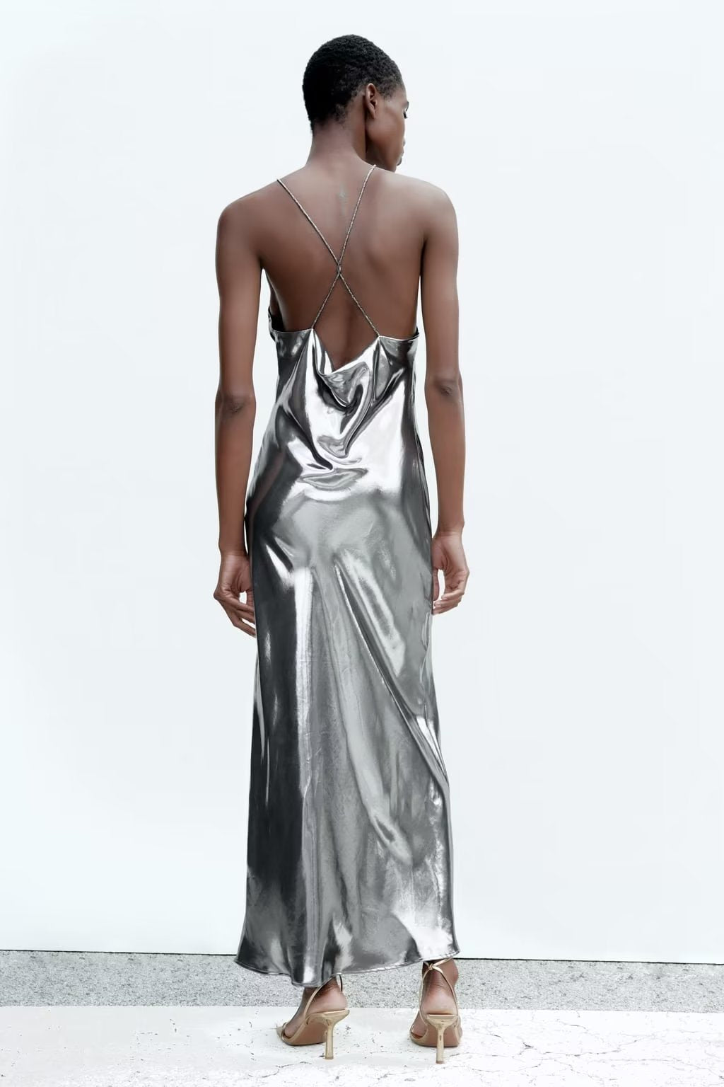 Effortlessly Elegant Dress with a Timeless Design