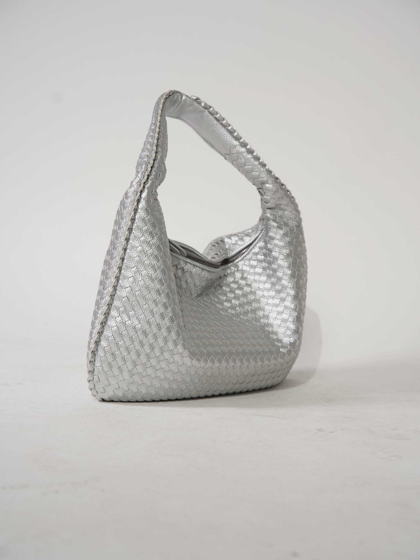 Gracefully Styled Bag for Any Occasion