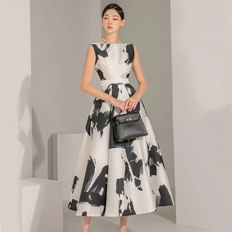 Effortlessly Elegant Dress with a Timeless Design