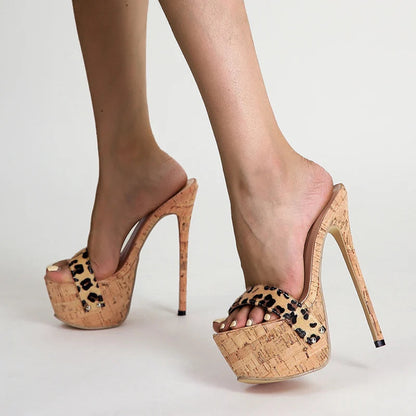 Effortlessly Elegant Sandals with a Timeless Design