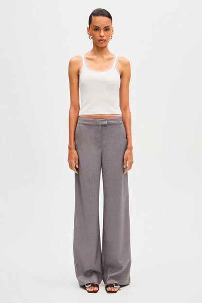 Effortlessly Elegant Pants with a Timeless Design