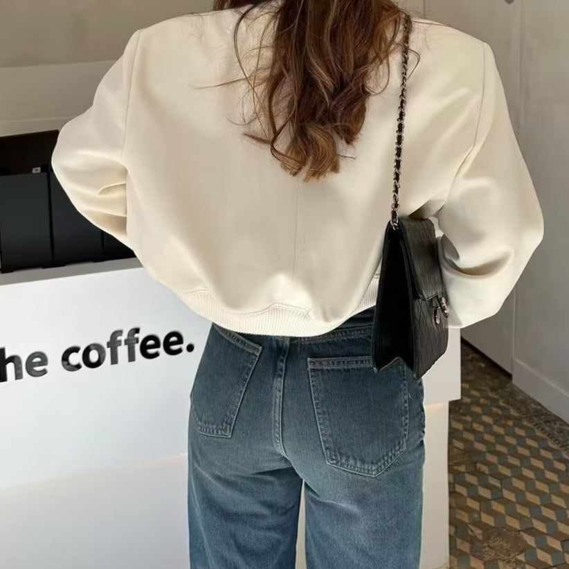 Effortlessly Elegant Jacket with a Timeless Design