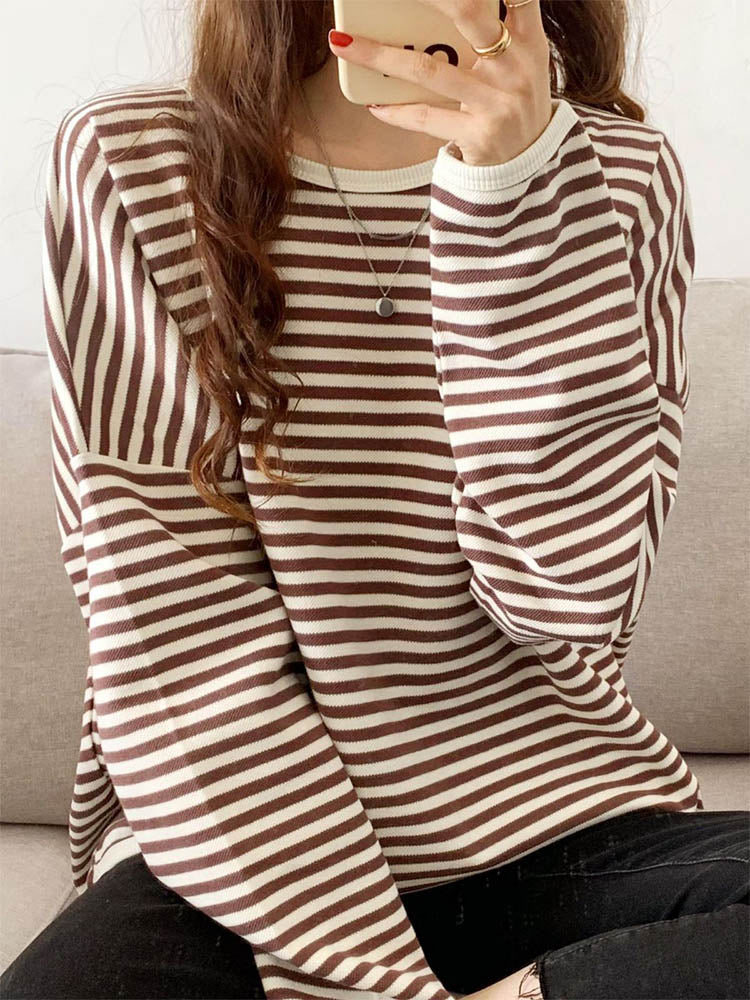 Gracefully Styled Pullover for Any Occasion