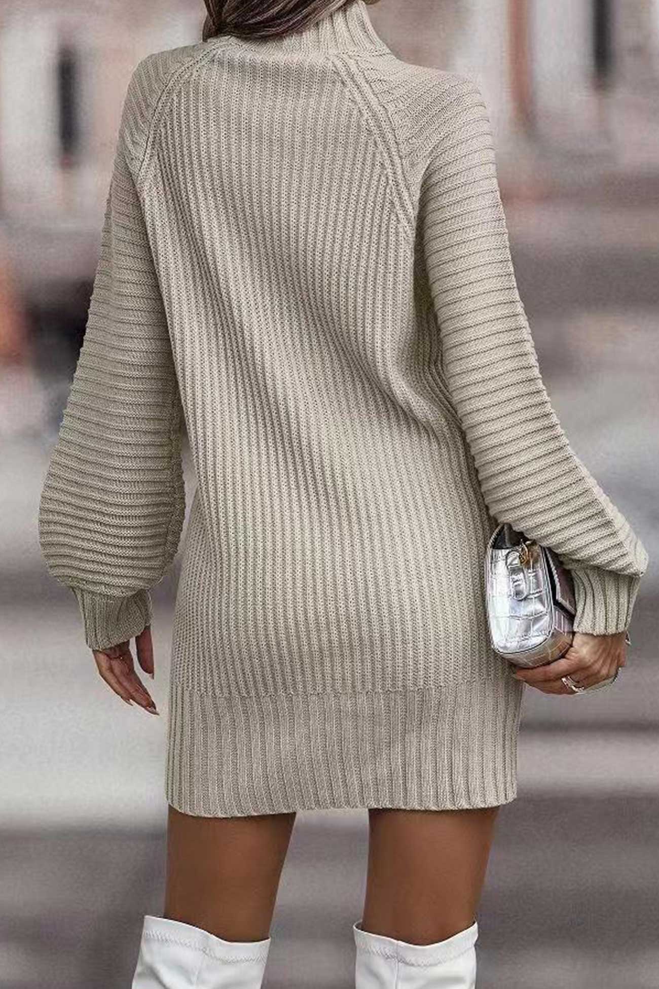 Well Tailored Sweater with a Graceful Silhouette