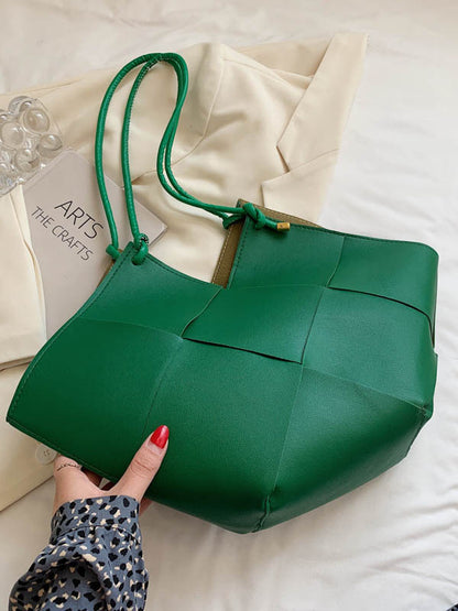 Beautifully Finished Bag in a Timeless Design
