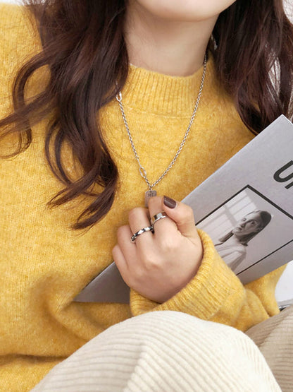 Well Tailored Sweater with a Graceful Silhouette
