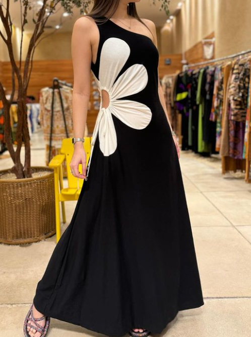 Classic Vintage Dress with a Flattering Fit
