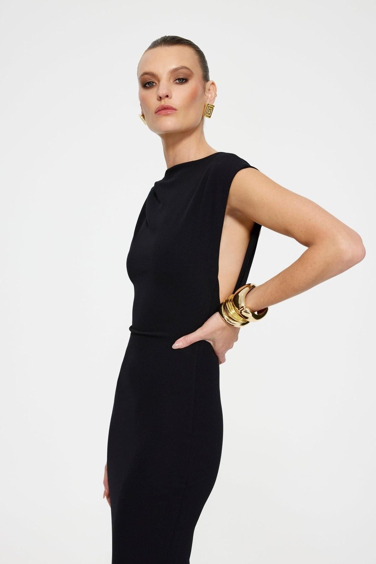 Well Tailored Dress with a Graceful Silhouette