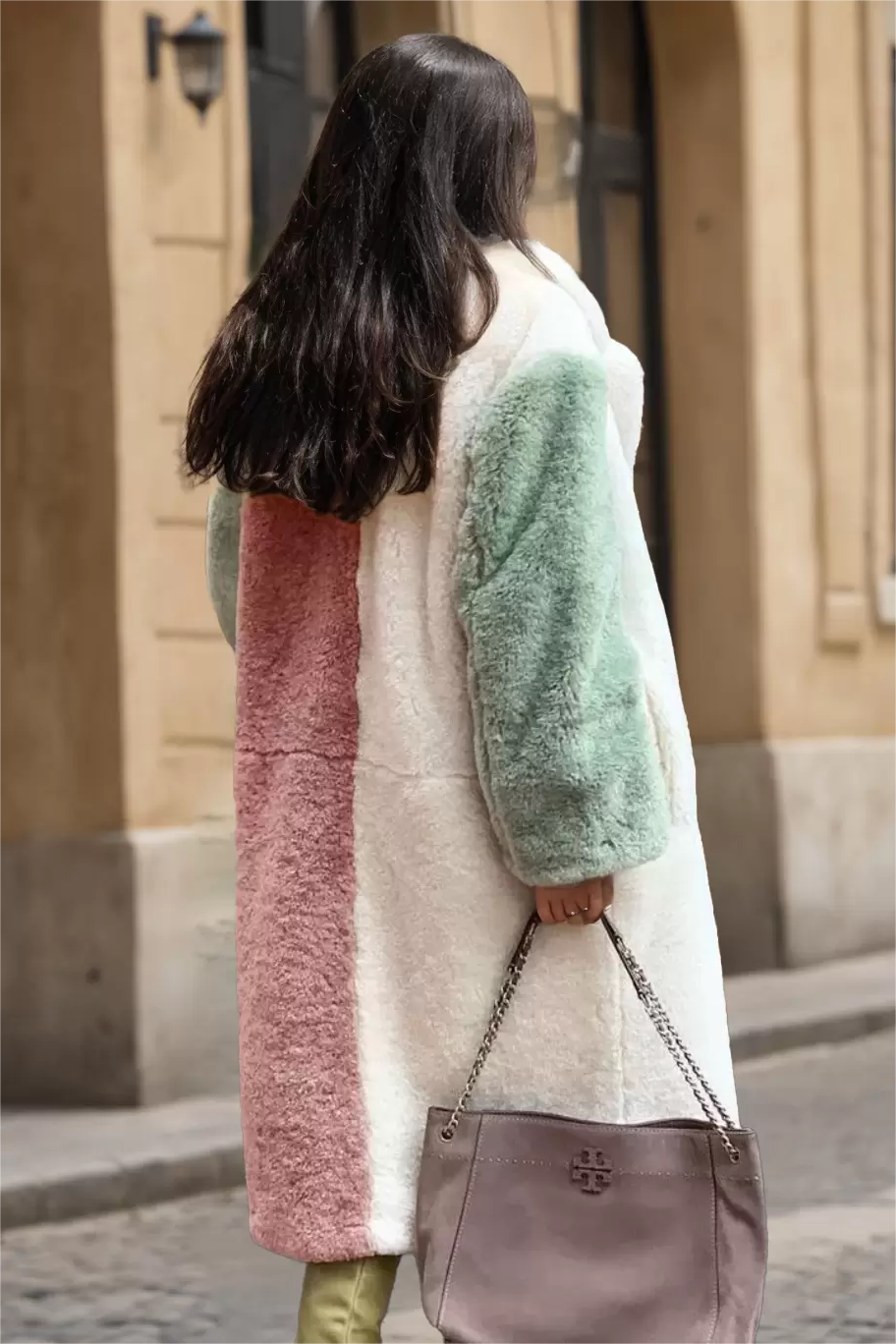 Effortlessly Elegant Coat with a Timeless Design