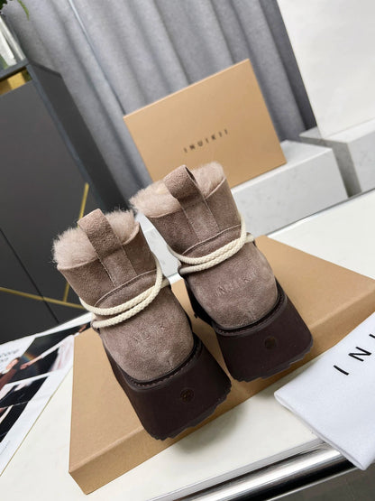 Polished Boots with an Effortless Classic Look