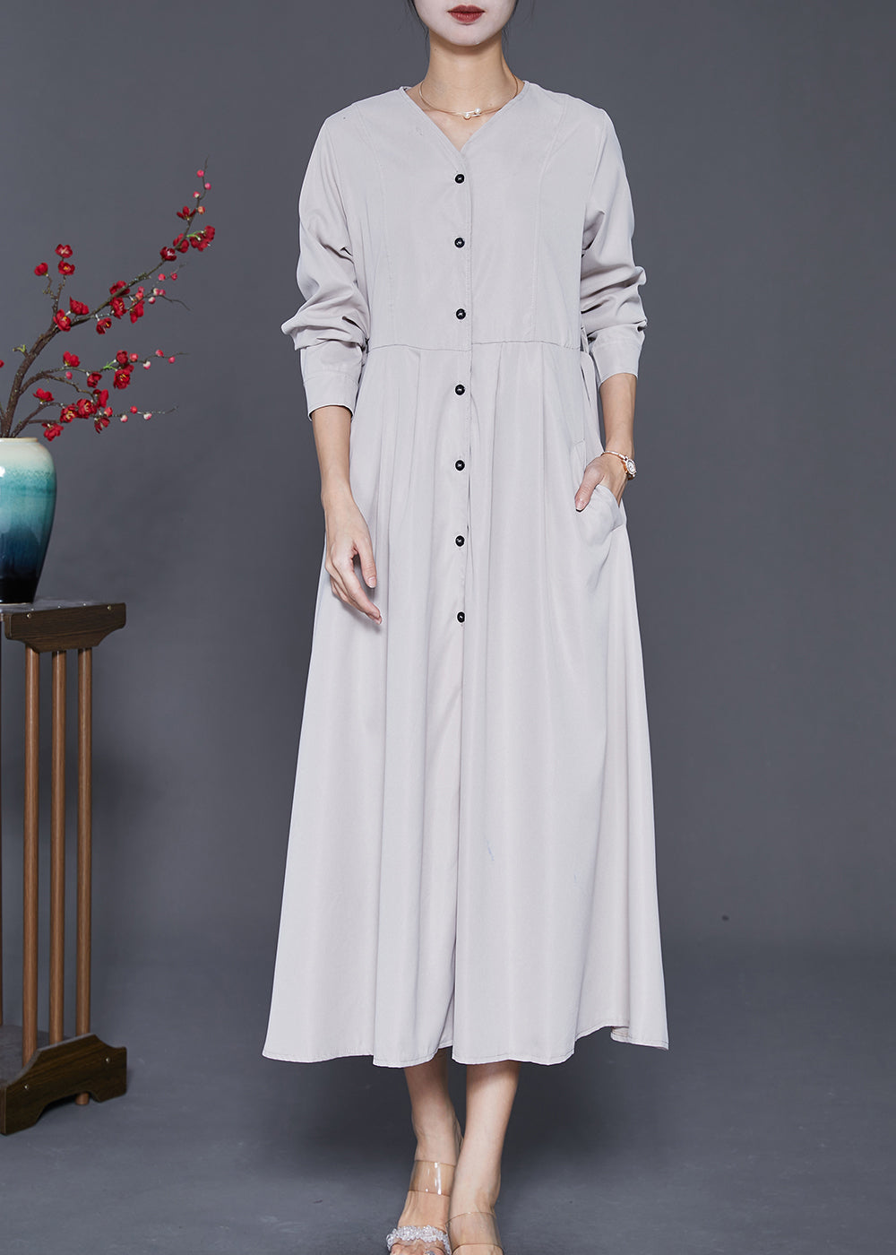 Effortlessly Elegant Dress with a Timeless Design