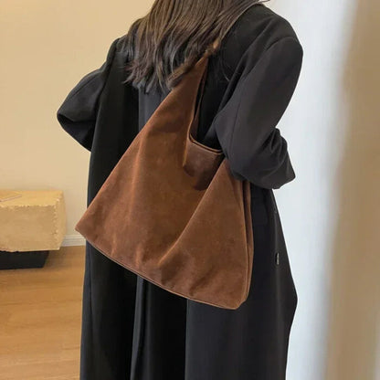 Well Tailored Bag with a Graceful Silhouette