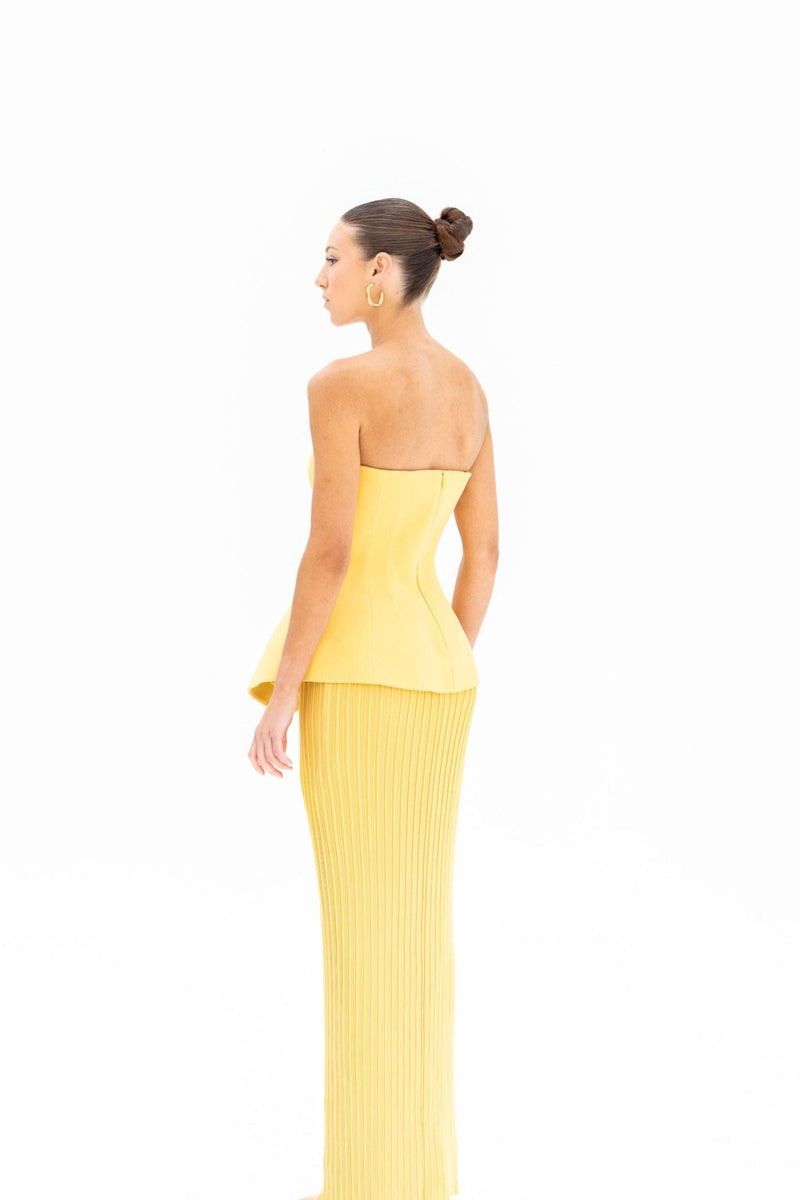 Gracefully Styled Garment for Any Occasion