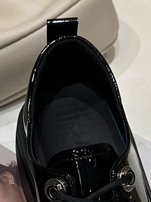 Effortlessly Elegant Shoes with a Timeless Design
