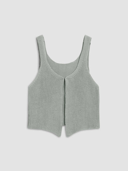 Effortlessly Elegant Garment with a Timeless Design
