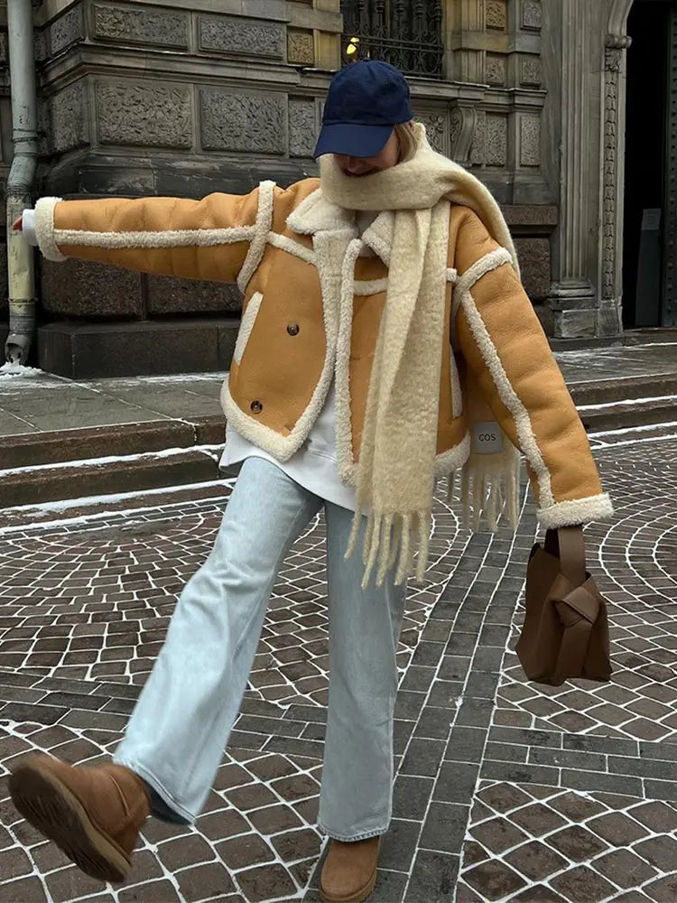 Effortlessly Elegant Jacket with a Timeless Design