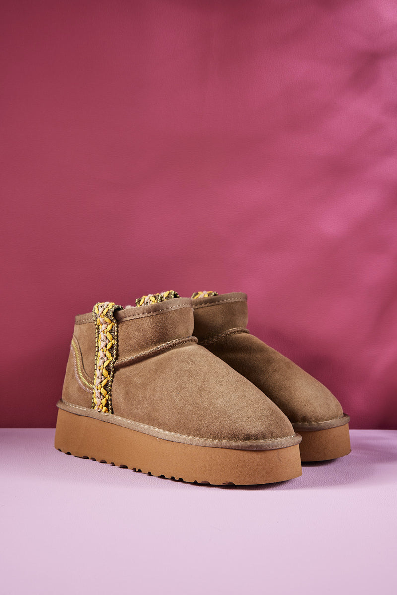 Sophisticated Garment with a Clean Classic Look