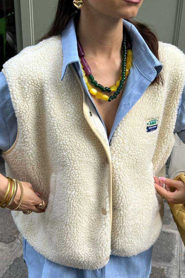 Effortlessly Elegant Garment with a Timeless Design
