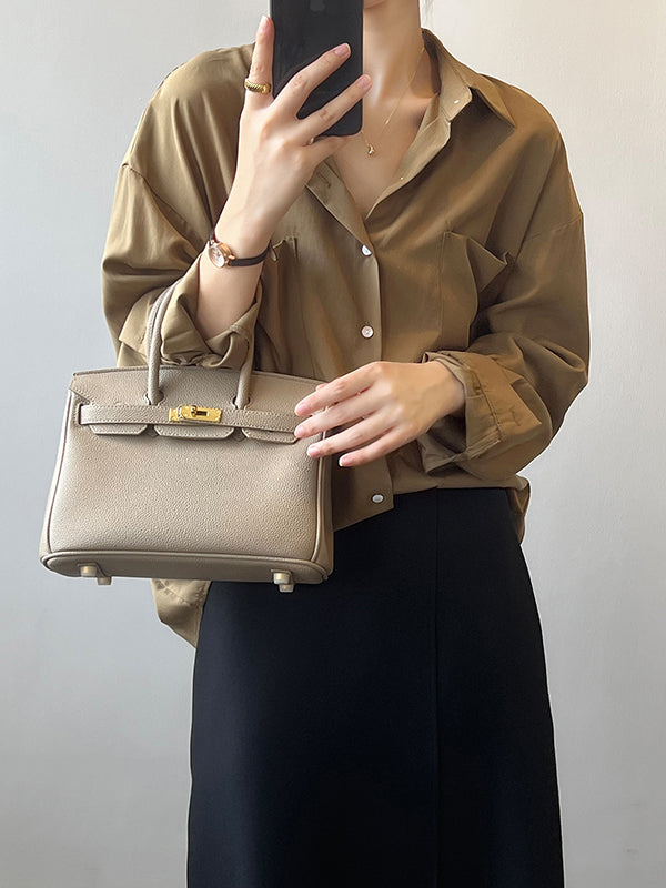 Well Tailored Blouse with a Graceful Silhouette