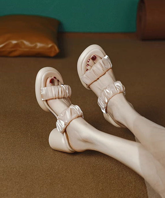 Effortlessly Elegant Sandals with a Timeless Design