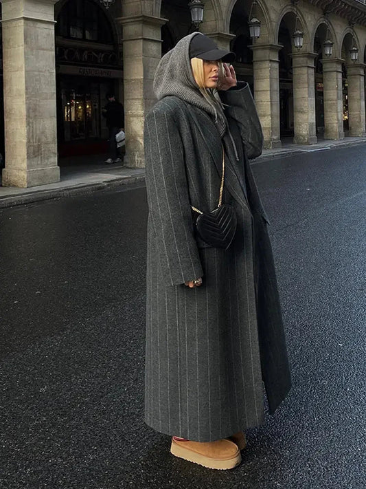 Effortlessly Elegant Coat with a Timeless Design
