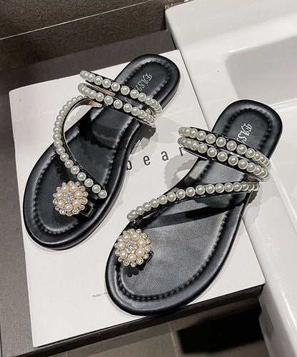 Well Tailored Sandals with a Graceful Silhouette