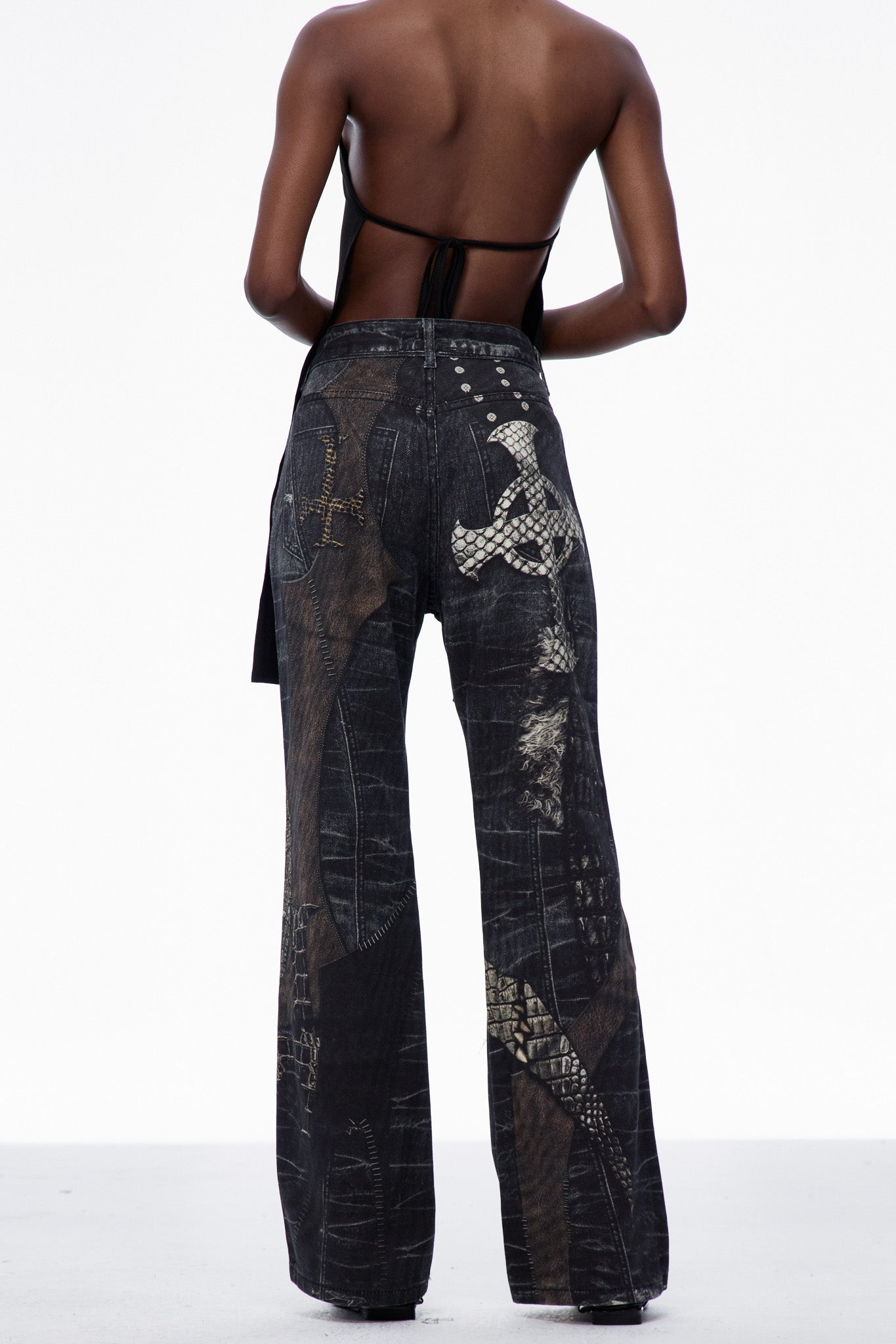 Effortlessly Elegant Garment with a Timeless Design