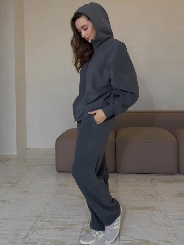 Effortlessly Elegant Pants with a Timeless Design