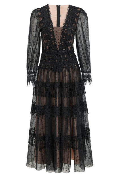 Well Tailored Dress with a Graceful Silhouette