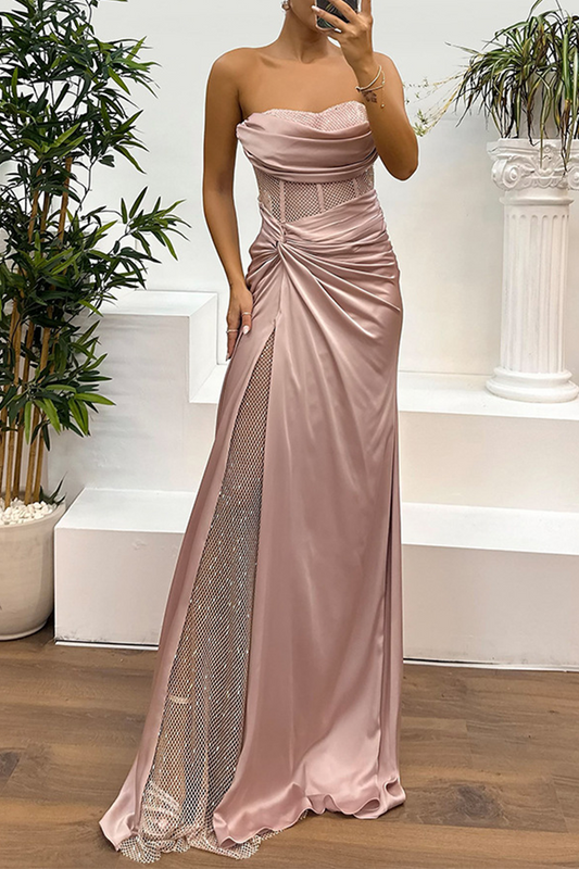 Well Tailored Dress with a Graceful Silhouette