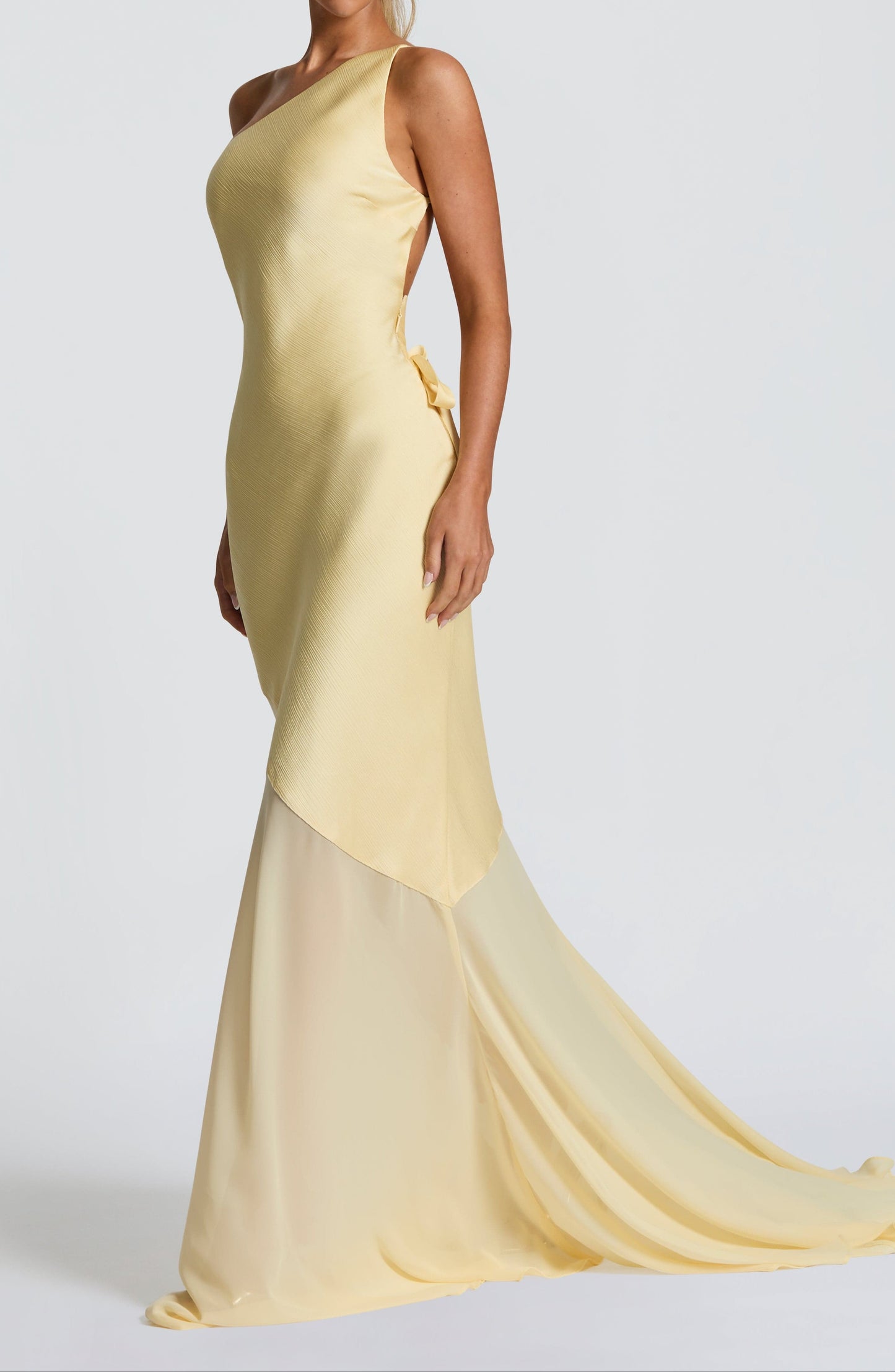 Sophisticated Garment with a Clean Classic Look